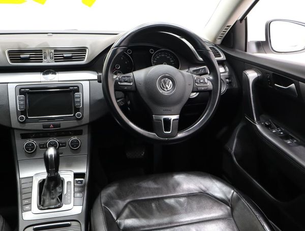 2014-Volkswagen-Passat-18-TSI-Comfortline-Auto-118kW image:13