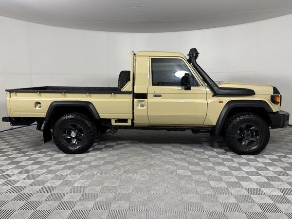 2025-Toyota-Land-Cruiser-79-28-GD-6-Single-Cab image:11