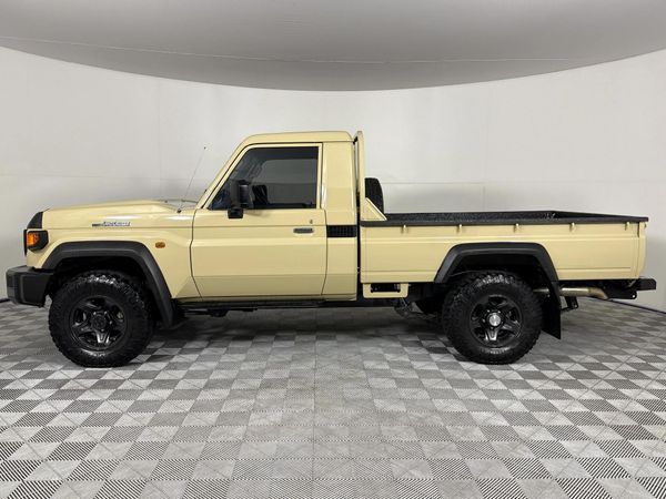 2025-Toyota-Land-Cruiser-79-28-GD-6-Single-Cab image:13