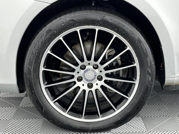 2016-Mercedes-Benz-V-Class-V-250-Bluetec-Avantgarde-Auto image:4
