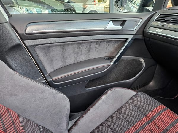 2020-Volkswagen-Golf-VII-GTI-20-TSI-Auto-TCR image:19