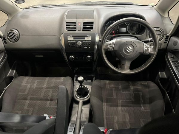 2011-Suzuki-SX4-20 image:9