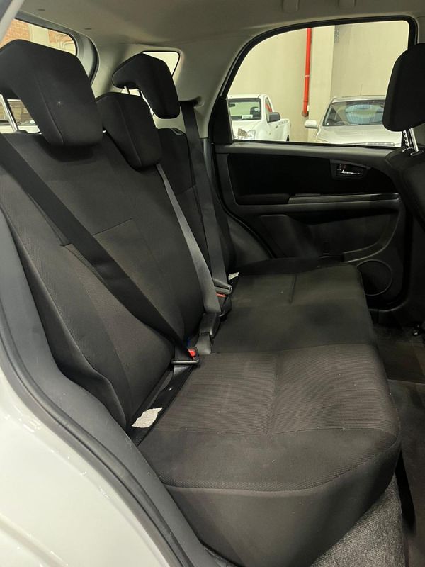 2011-Suzuki-SX4-20 image:11
