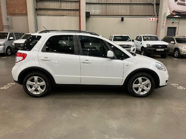 2011-Suzuki-SX4-20 image:1