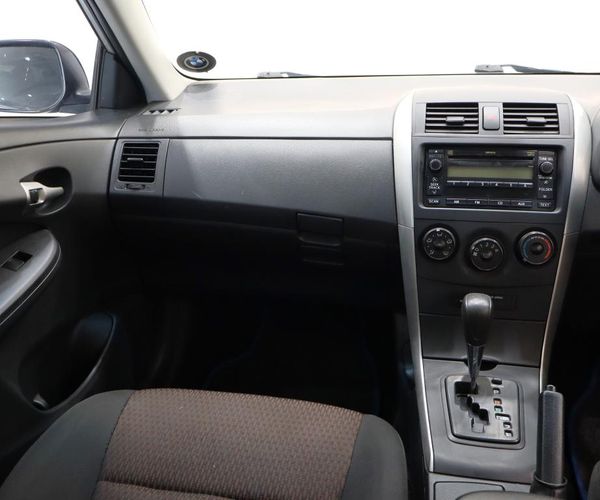 2014-Toyota-Corolla-Quest-16-Auto image:10