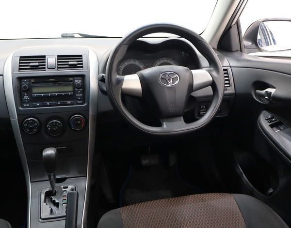 2014-Toyota-Corolla-Quest-16-Auto image:11