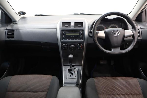 2014-Toyota-Corolla-Quest-16-Auto image:12