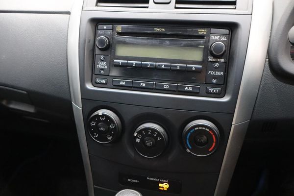 2014-Toyota-Corolla-Quest-16-Auto image:14