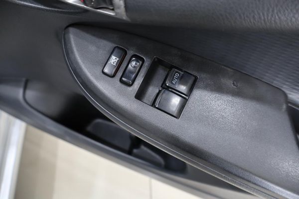 2014-Toyota-Corolla-Quest-16-Auto image:15
