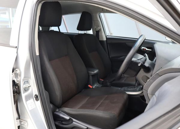 2014-Toyota-Corolla-Quest-16-Auto image:16