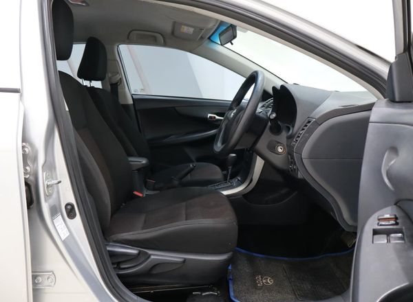 2014-Toyota-Corolla-Quest-16-Auto image:17