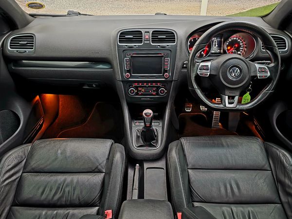 2011-Volkswagen-Golf-VI-GTI-20-TSI image:15