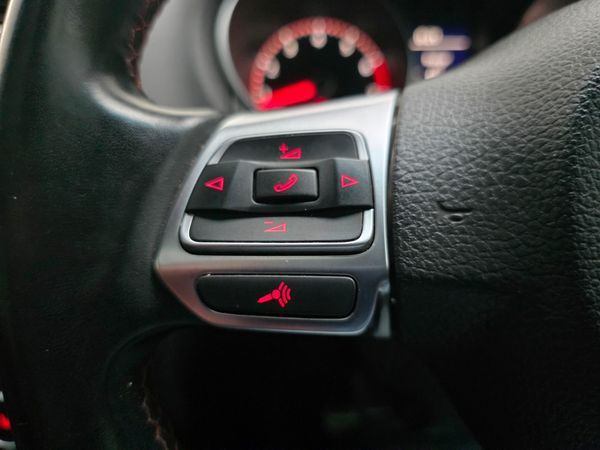 2011-Volkswagen-Golf-VI-GTI-20-TSI image:20