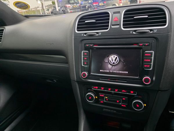 2011-Volkswagen-Golf-VI-GTI-20-TSI image:21