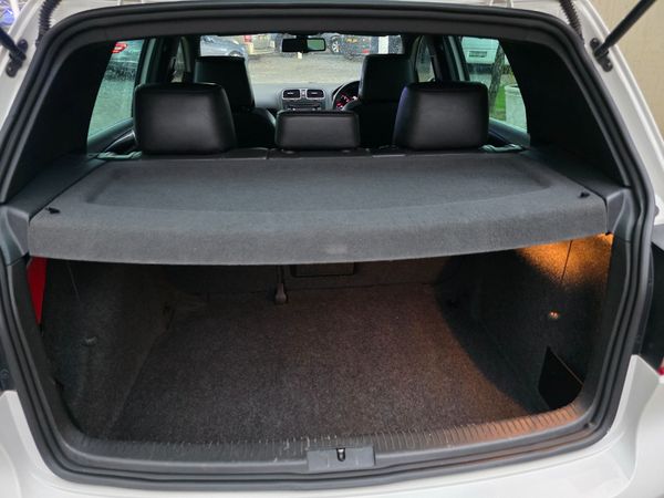 2011-Volkswagen-Golf-VI-GTI-20-TSI image:30