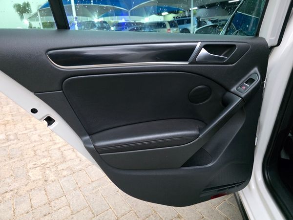 2011-Volkswagen-Golf-VI-GTI-20-TSI image:35