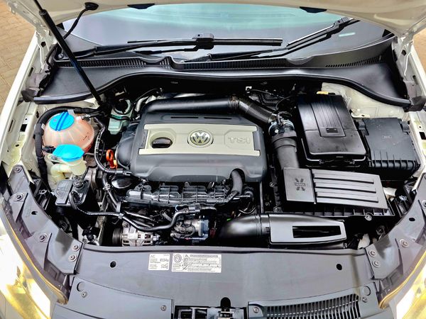 2011-Volkswagen-Golf-VI-GTI-20-TSI image:37