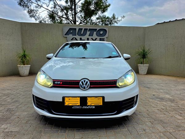 2011-Volkswagen-Golf-VI-GTI-20-TSI image:4