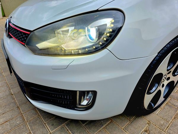 2011-Volkswagen-Golf-VI-GTI-20-TSI image:6