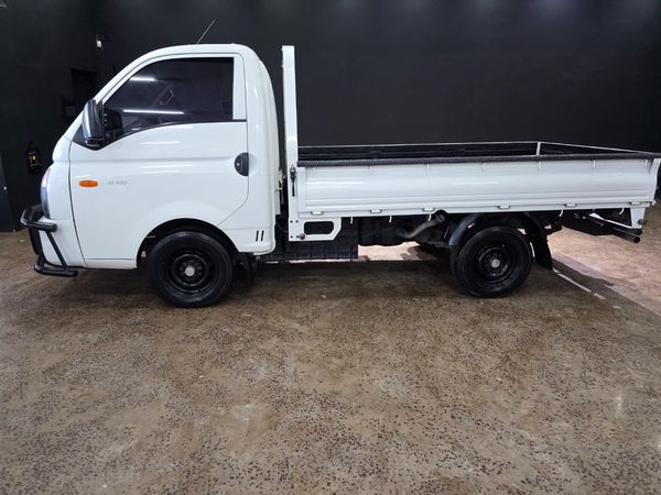 2016-Hyundai-H100-Bakkie-26D-Dropside image:1