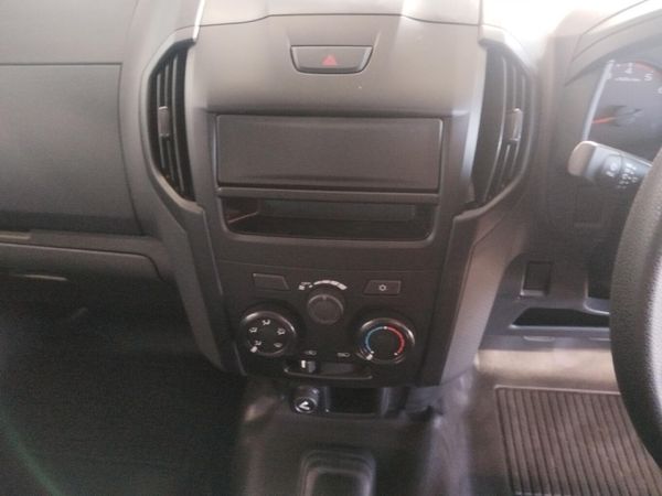 2026-Isuzu-D-Max-250C-Fleetside-Single-Cab image:11