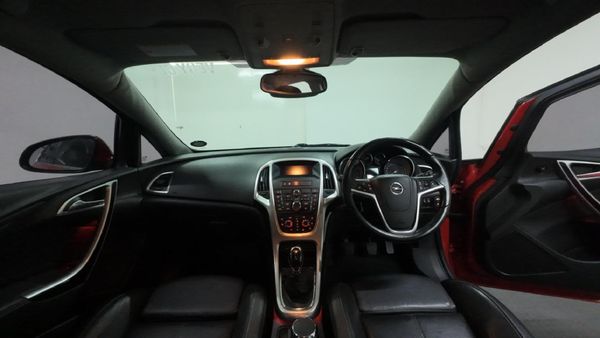 2013-Opel-Astra-16T-Sport-5-dr image:10