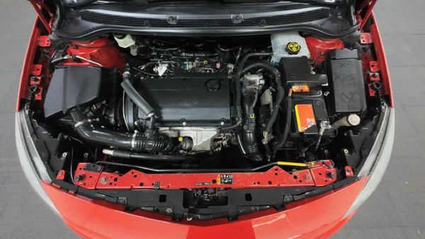 2013-Opel-Astra-16T-Sport-5-dr image:13