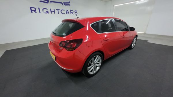2013-Opel-Astra-16T-Sport-5-dr image:3
