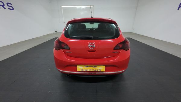 2013-Opel-Astra-16T-Sport-5-dr image:4