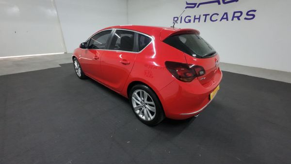2013-Opel-Astra-16T-Sport-5-dr image:5
