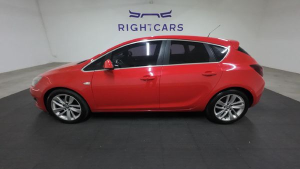 2013-Opel-Astra-16T-Sport-5-dr image:6