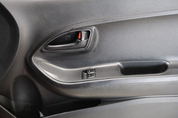 2015-Kia-Picanto-10-LX image:14