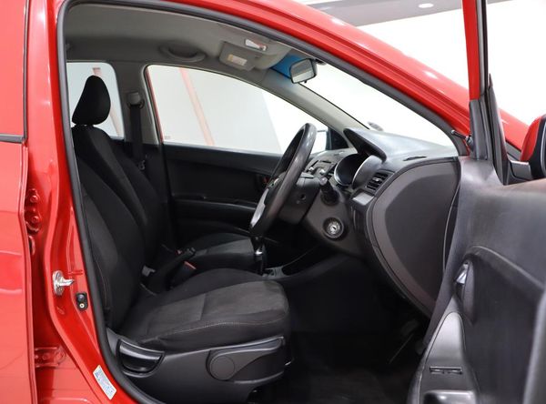 2015-Kia-Picanto-10-LX image:16