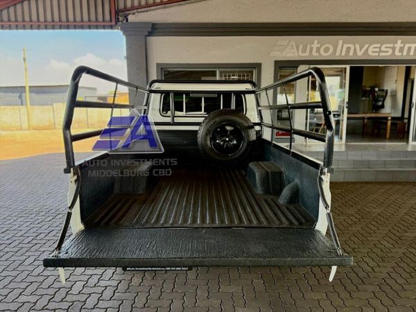 2012-Toyota-Land-Cruiser-79-40-60th-Edition-Single-Cab image:9