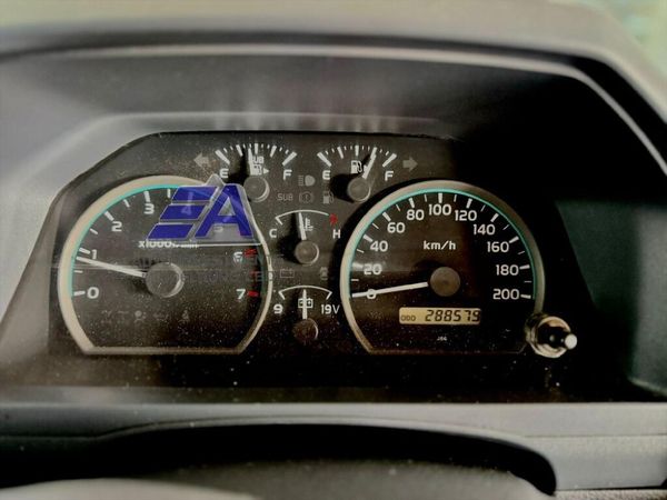 2012-Toyota-Land-Cruiser-79-40-60th-Edition-Single-Cab image:12