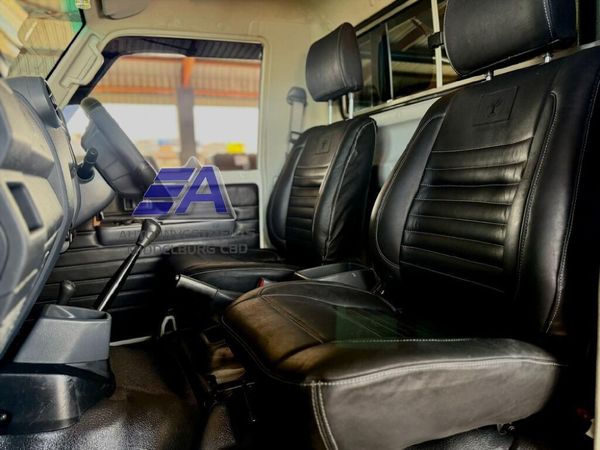 2012-Toyota-Land-Cruiser-79-40-60th-Edition-Single-Cab image:6