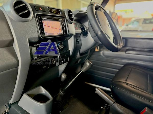 2012-Toyota-Land-Cruiser-79-40-60th-Edition-Single-Cab image:7