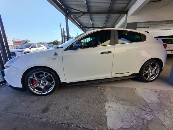 2016-Alfa-Romeo-Giulietta-Quadra-Coarse-number-61-off-100-built image:3