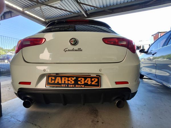 2016-Alfa-Romeo-Giulietta-Quadra-Coarse-number-61-off-100-built image:5