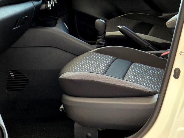 2026-Nissan-Magnite-10-Acenta-AMT image:9