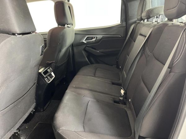 2023-Isuzu-D-Max-30-DDI-LSE-4x4-Auto-Double-Cab image:3