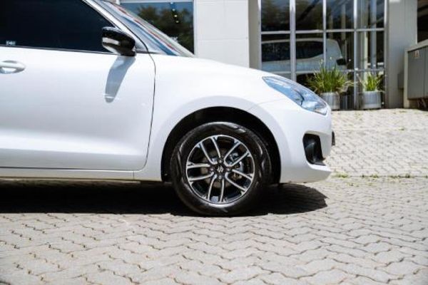 2022-Suzuki-Swift-12-GLX-Auto image:15