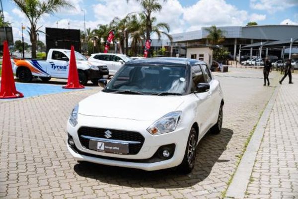 2022-Suzuki-Swift-12-GLX-Auto image:1