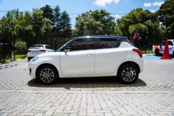 2022-Suzuki-Swift-12-GLX-Auto image:3