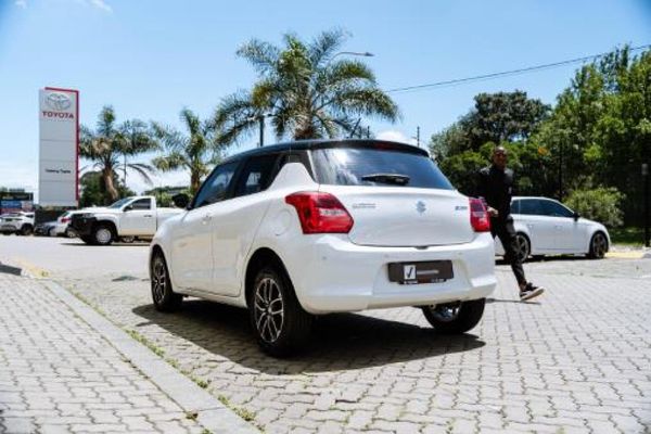 2022-Suzuki-Swift-12-GLX-Auto image:4