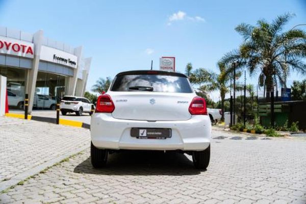 2022-Suzuki-Swift-12-GLX-Auto image:5