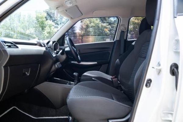 2022-Suzuki-Swift-12-GLX-Auto image:6
