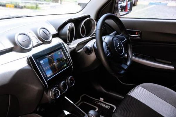2022-Suzuki-Swift-12-GLX-Auto image:8
