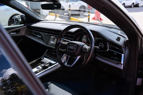 2020-Audi-Q8-55-TFSI-quattro-Auto image:9