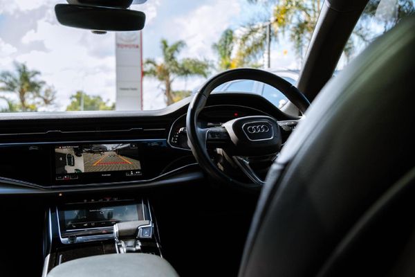 2020-Audi-Q8-55-TFSI-quattro-Auto image:11